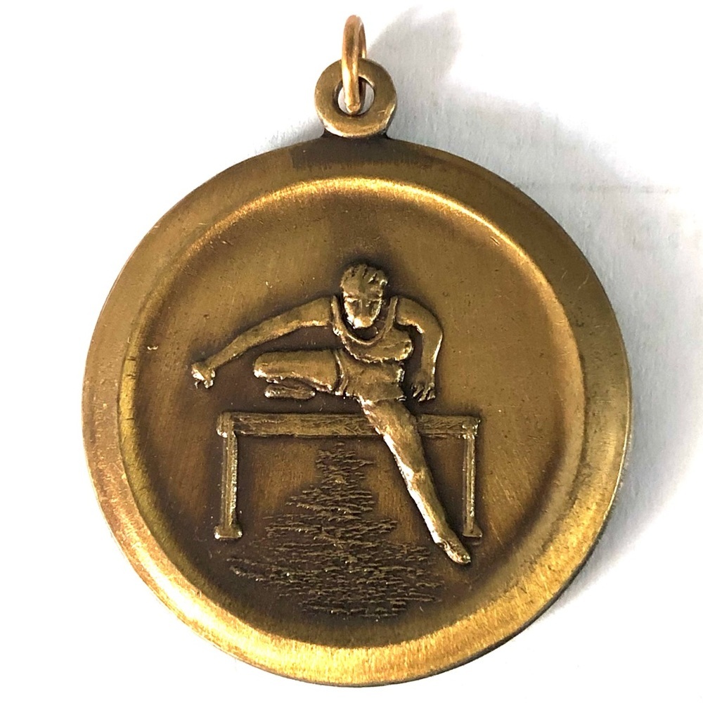 HURDLE PENDANT VINTAGE BRONZE TONE CHARM / MEDAL